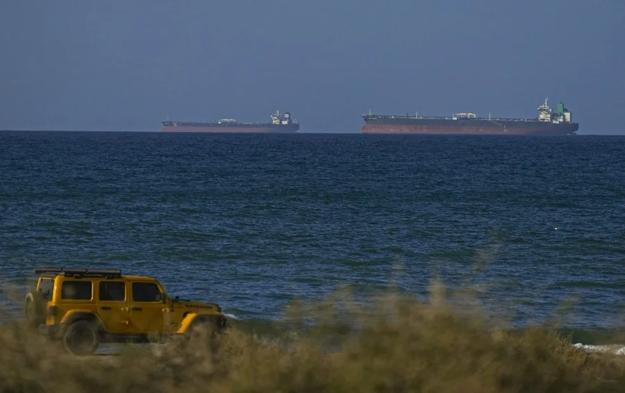 US Warships Enter Strait of Hormuz During Iran Talks