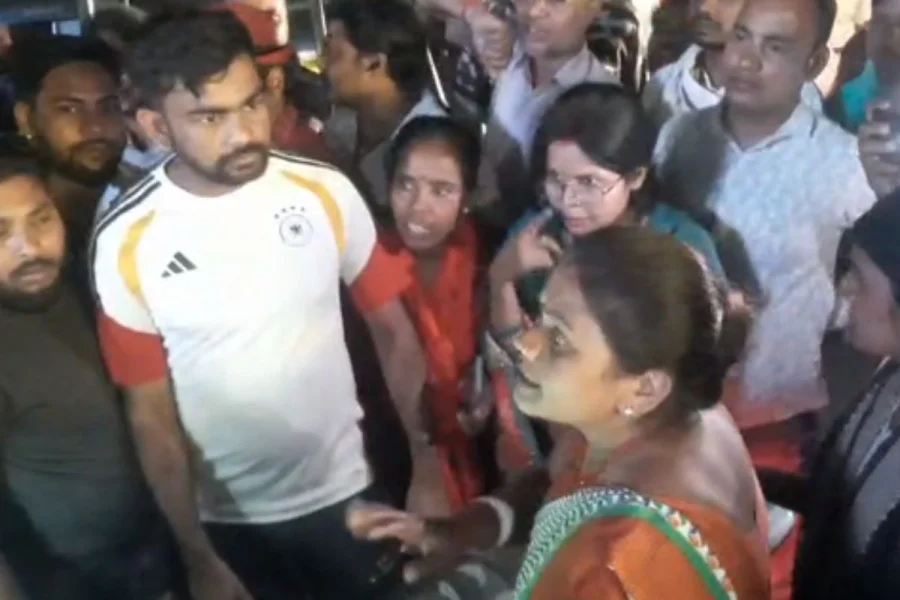 Jharkhand MLA Jairam Mahato Smashes Youth Phone Viral Video