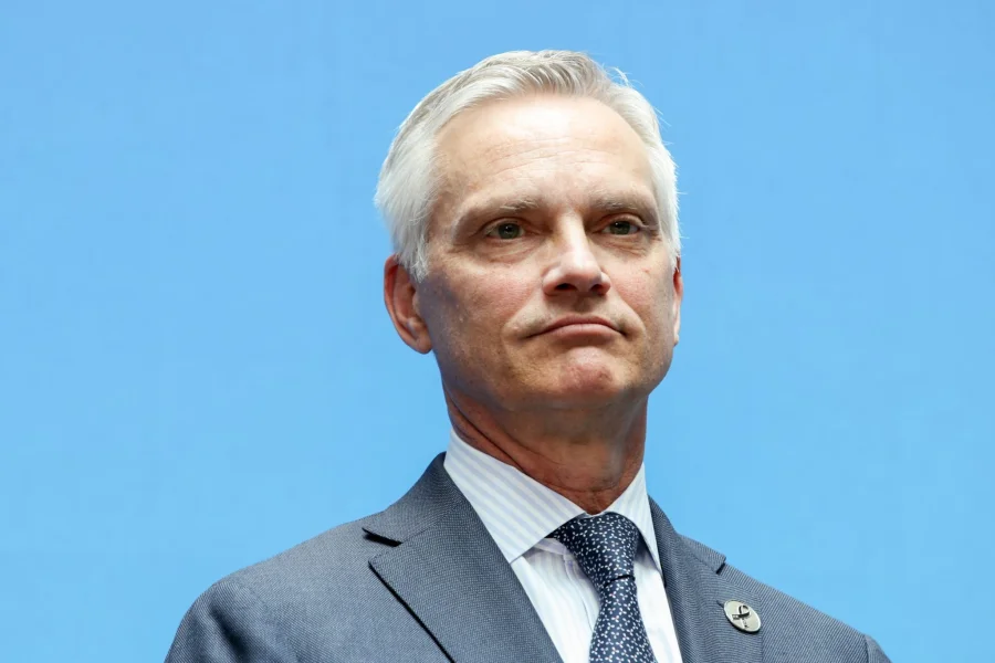 American Airlines CEO Rejects United Merger Deal