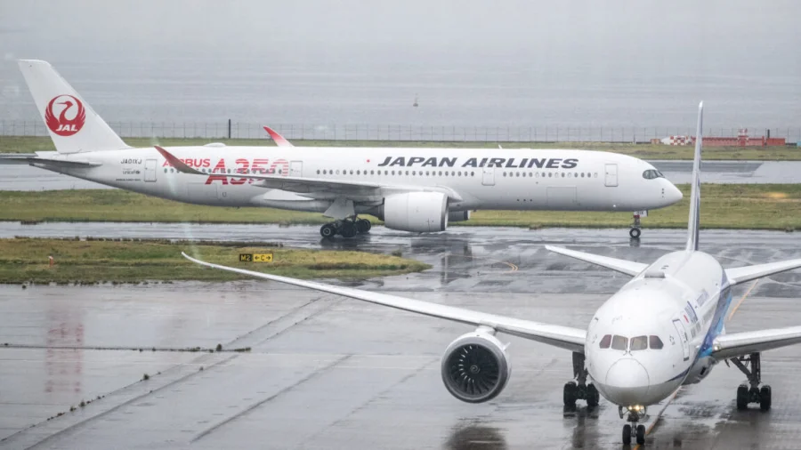 Japan Airlines Humanoid Robot Experiment at Haneda Airport