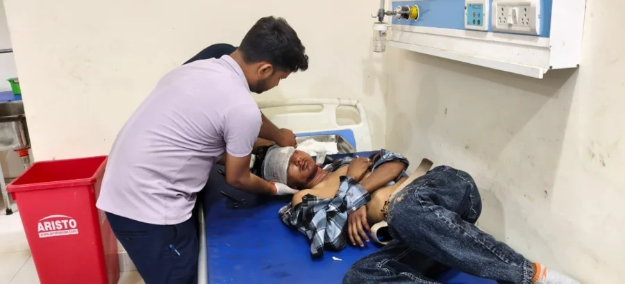 Giridih सड़क हादसा: बाइक सवार मामा-भांजा घायल