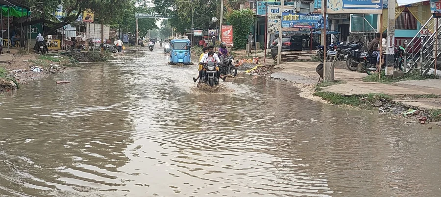 चेनारी जलजमाव समस्या: प्रशासनिक उदासीनता का खुलासा
