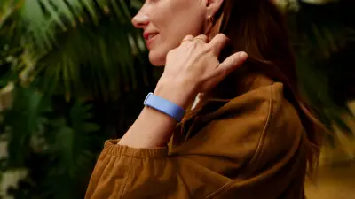 Google Fitbit Air Launches Screenless Health Tracker