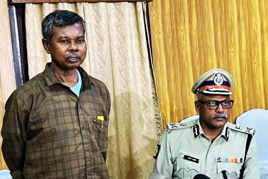Maoist Madhai Patra Surrenders After Amit Shah Warning